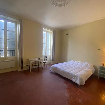 Apartament Grand Proche Avignon *